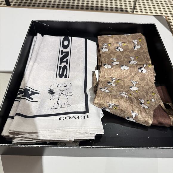 Last 2‼️Coach x Peanuts Signature Snoopy Print Bandana CBS39 - Picture 12 of 16